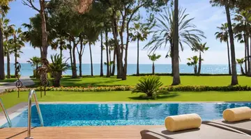 Acanthus Cennet Barut Collection