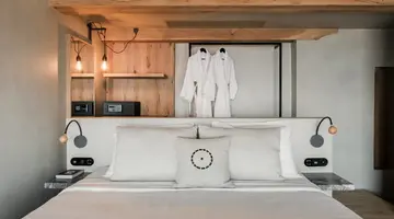 Acro Suites