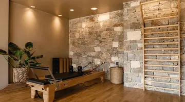 ACRO SUITES