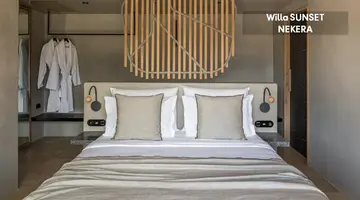 Acro Suites