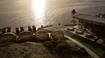ACRO SUITES