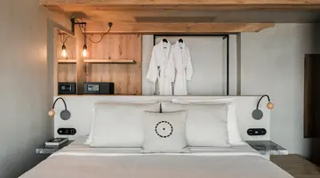 ACRO SUITES
