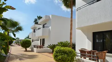 Adams Beach Hotel D