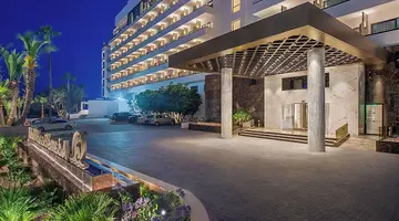 Adams Beach Hotel & Spa