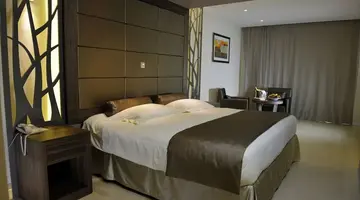 Adams Beach Hotel & Spa