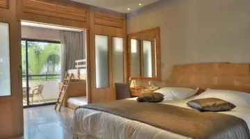 ADAMS BEACH HOTEL