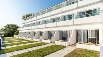 Adelais Bay Hotel