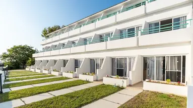 Adelais Bay Hotel