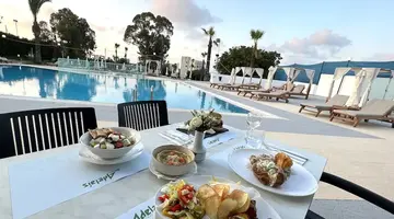 Adelais Bay Hotel