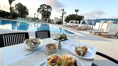 Adelais Bay Hotel