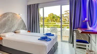 Adelais Bay Hotel
