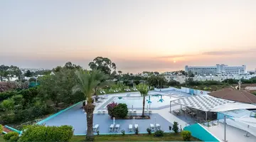 Adelais Bay Hotel