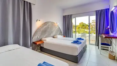 Adelais Bay Hotel