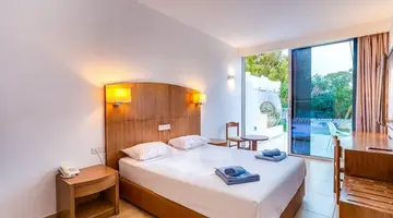 Adelais Bay Hotel