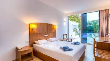 Adelais Bay Hotel