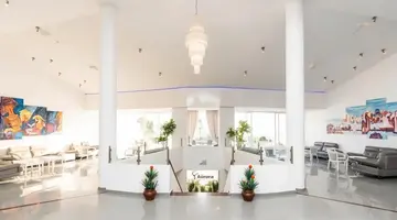 Adelais Bay Hotel