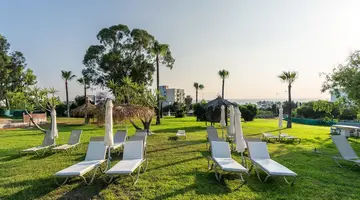 Adelais Bay Hotel