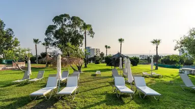 Adelais Bay Hotel