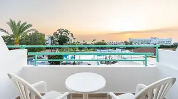 Adelais Bay Hotel
