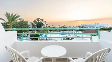 Adelais Bay Hotel