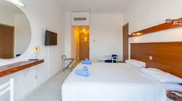 Adelais Bay Hotel