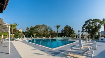 Adelais Bay Hotel
