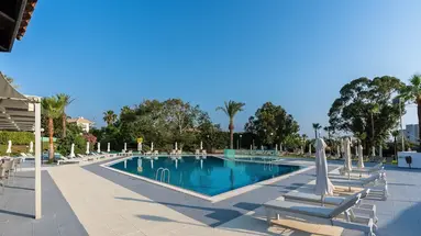 Adelais Bay Hotel