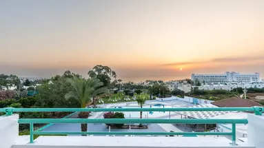 Adelais Bay Hotel