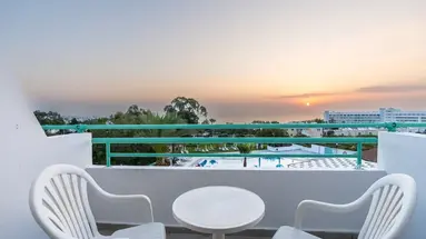 Adelais Bay Hotel