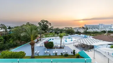 Adelais Bay Hotel