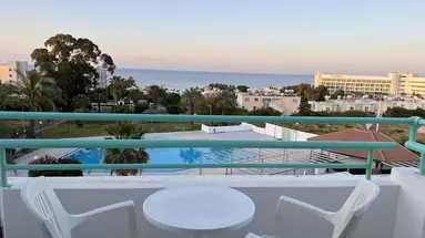 Adelais Bay Hotel