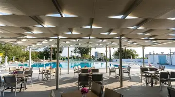 Adelais Bay Hotel
