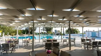 Adelais Bay Hotel