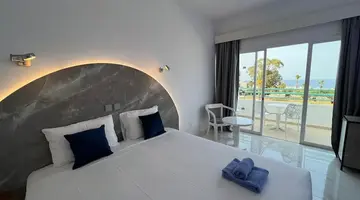 Adelais Bay Hotel