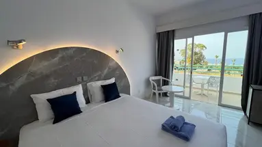 Adelais Bay Hotel
