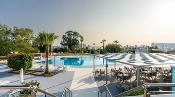 Adelais Bay Hotel