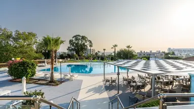 Adelais Bay Hotel