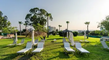 Adelais Bay Hotel
