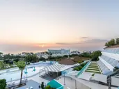 Adelais Bay Hotel