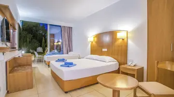 Adelais Bay Hotel