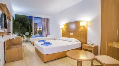 Adelais Bay Hotel
