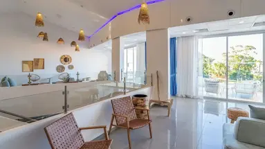 Adelais Bay Hotel