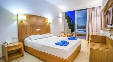 Adelais Bay Hotel