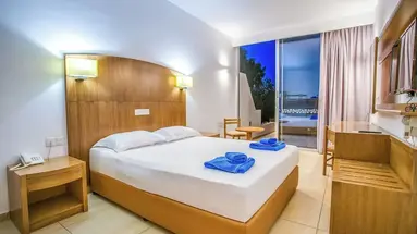 Adelais Bay Hotel