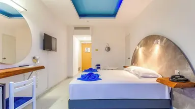 Adelais Bay Hotel