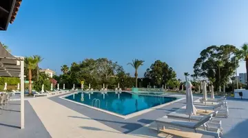 Adelais Bay Hotel