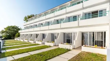 Adelais Bay Hotel