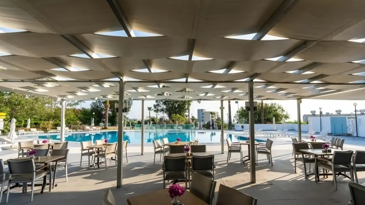Adelais Bay Hotel