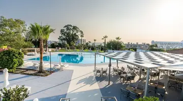 Adelais Bay Hotel