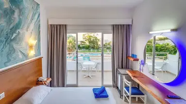 Adelais Bay Hotel